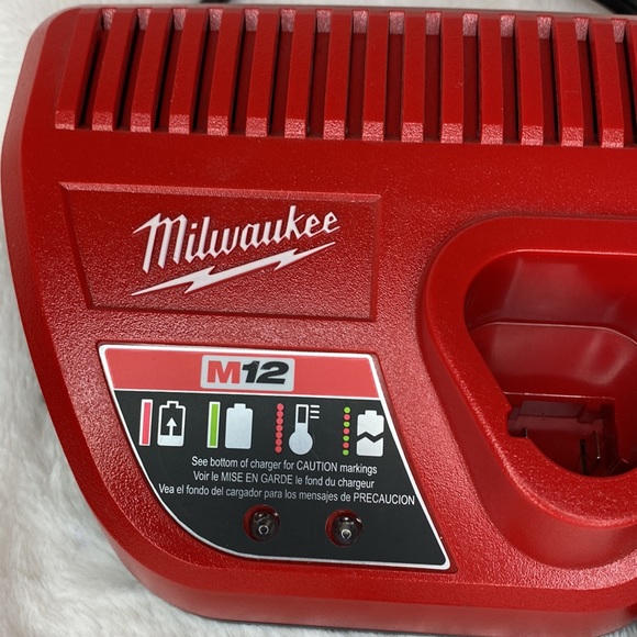 Milwaukee M12 12- Volt Lithium-Ion Battery Charger - Picture 2 of 11